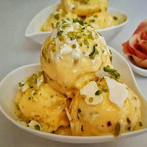 طرز تهیه بستنی سنتی زعفرانیخانگی به روش ساده