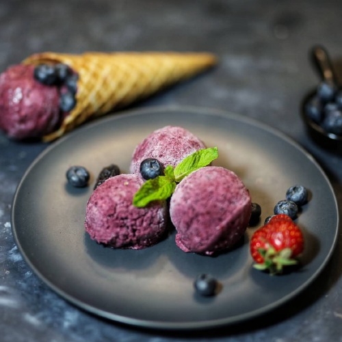 طرز تهیه بستنی توت فرنگی خانگی حرفه ای